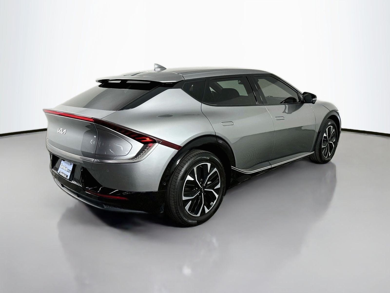 Used 2022 Steel Gray Kia Wind image 7