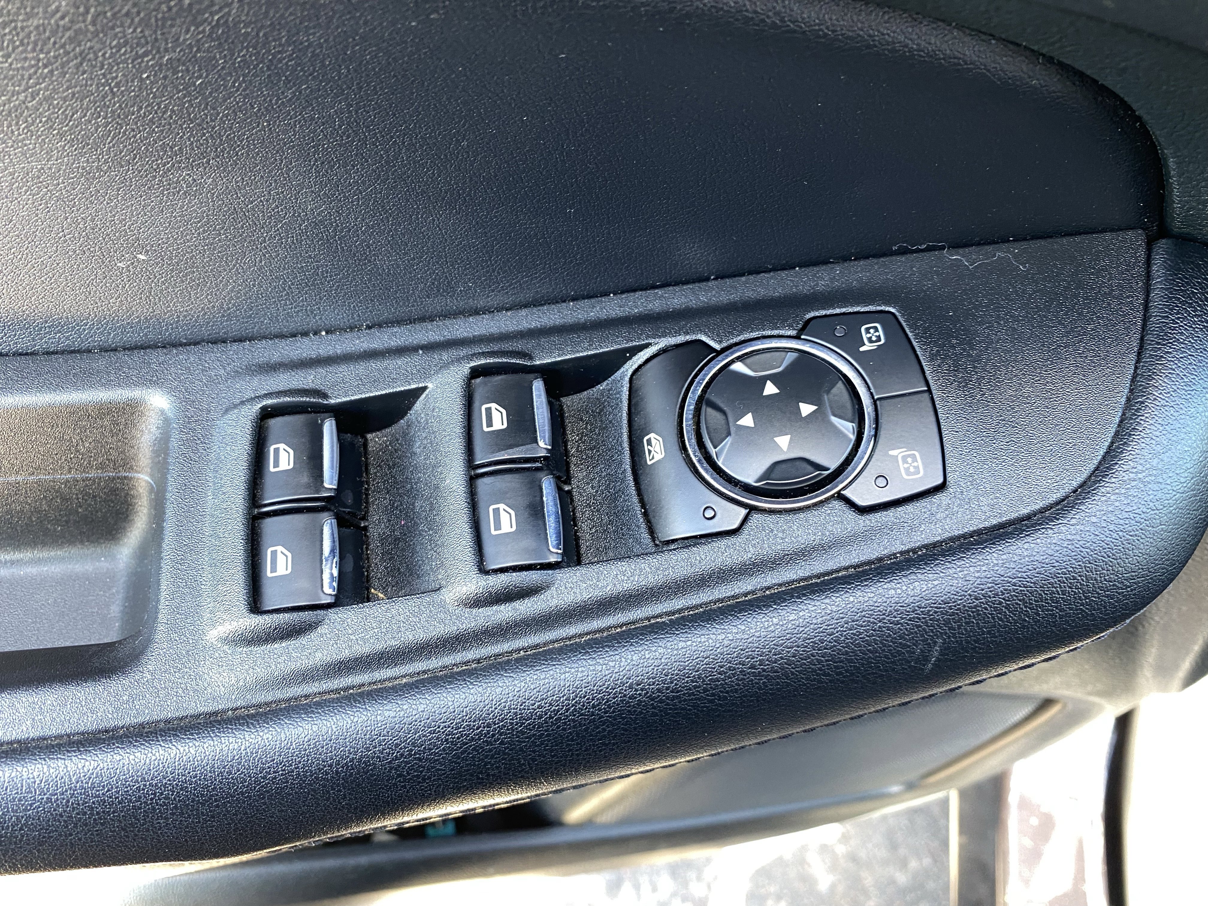 Used 2023 Agate Black Metallic Ford SE image 19