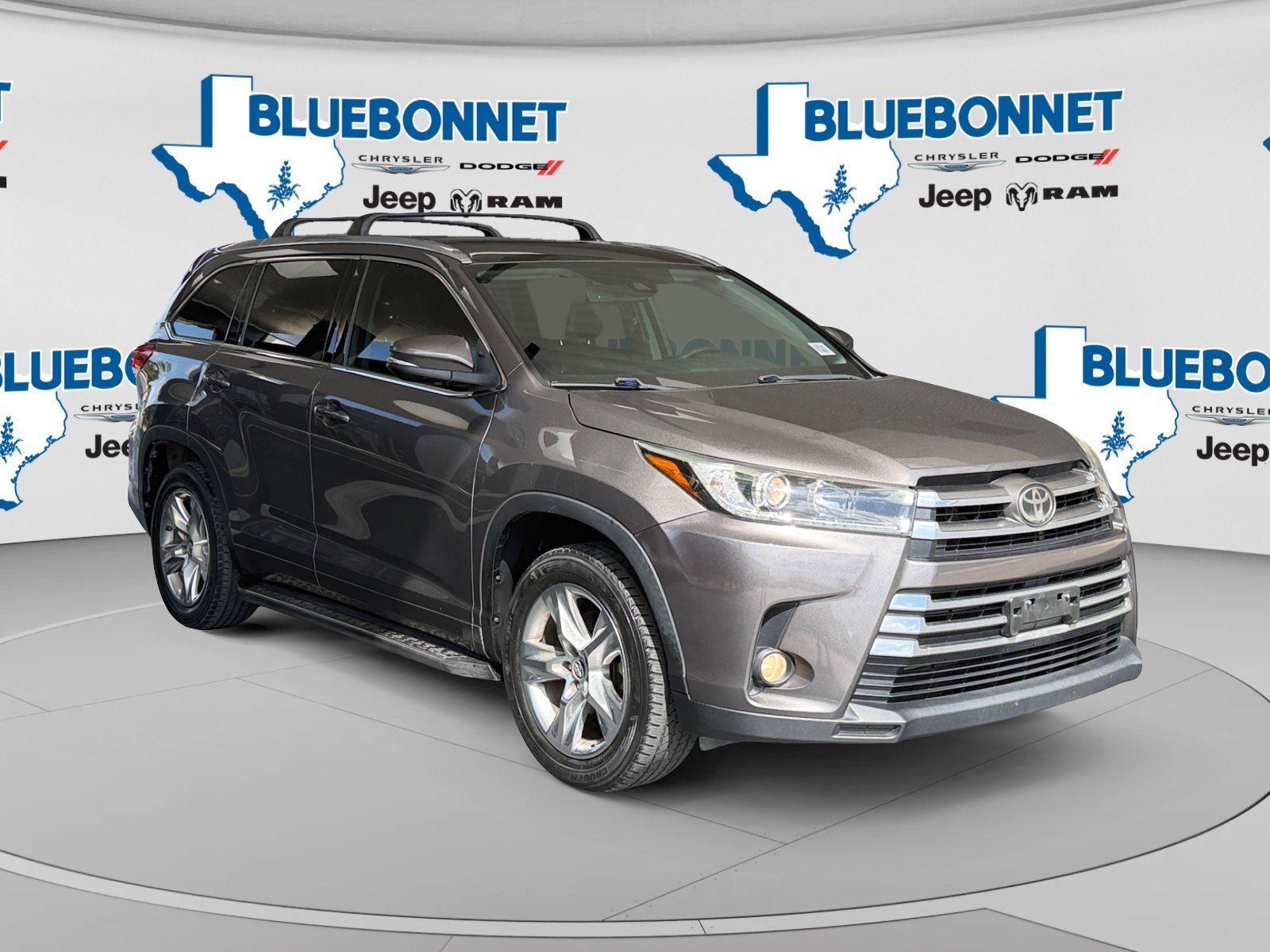 Used 2018 Gray Toyota  image 3