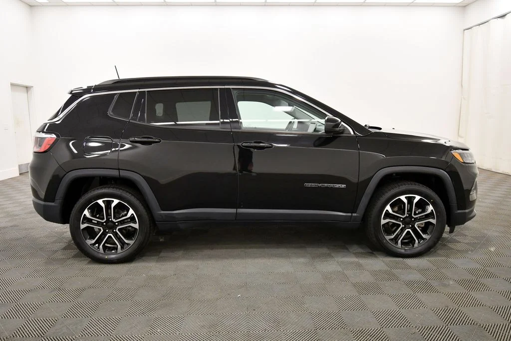 Used 2022 Black Jeep Limited image 9
