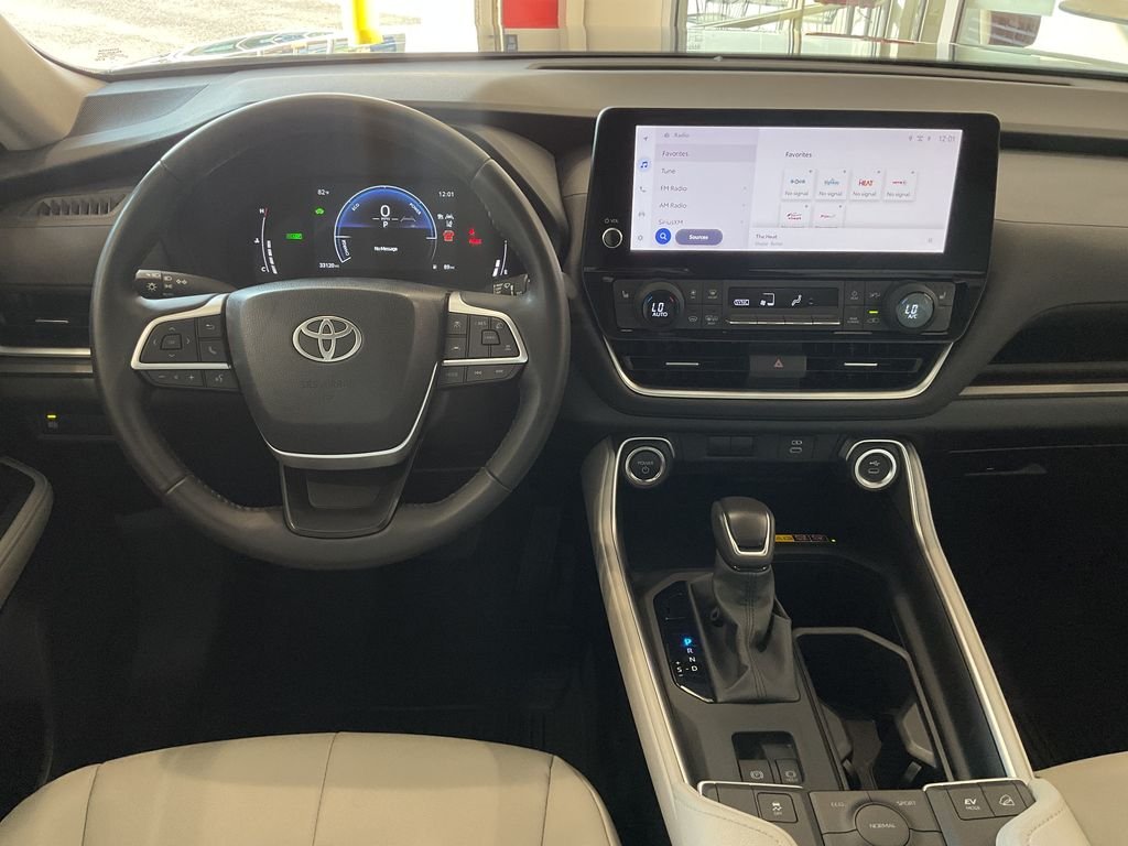 Used 2025 White Toyota XLE image 35