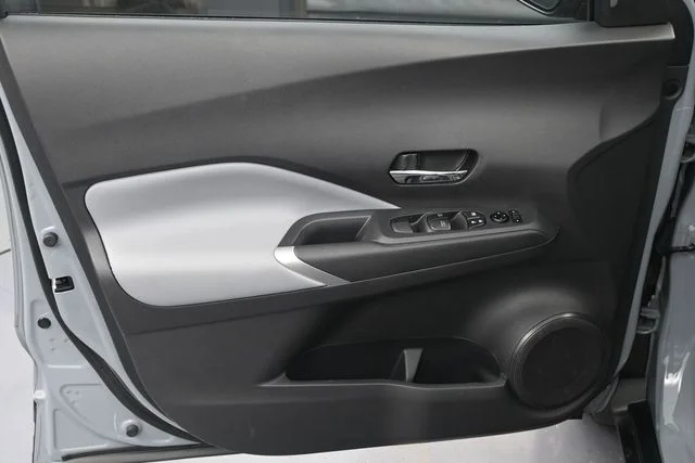 Used 2023 Gray Nissan SR image 9