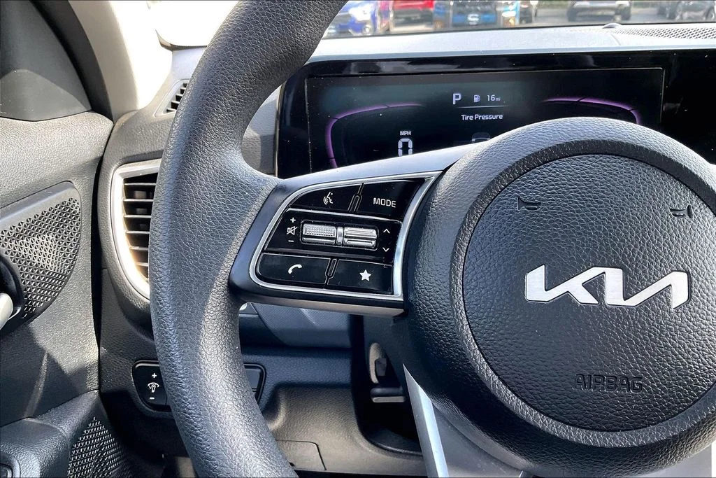 Used 2025 Black Kia LX image 21