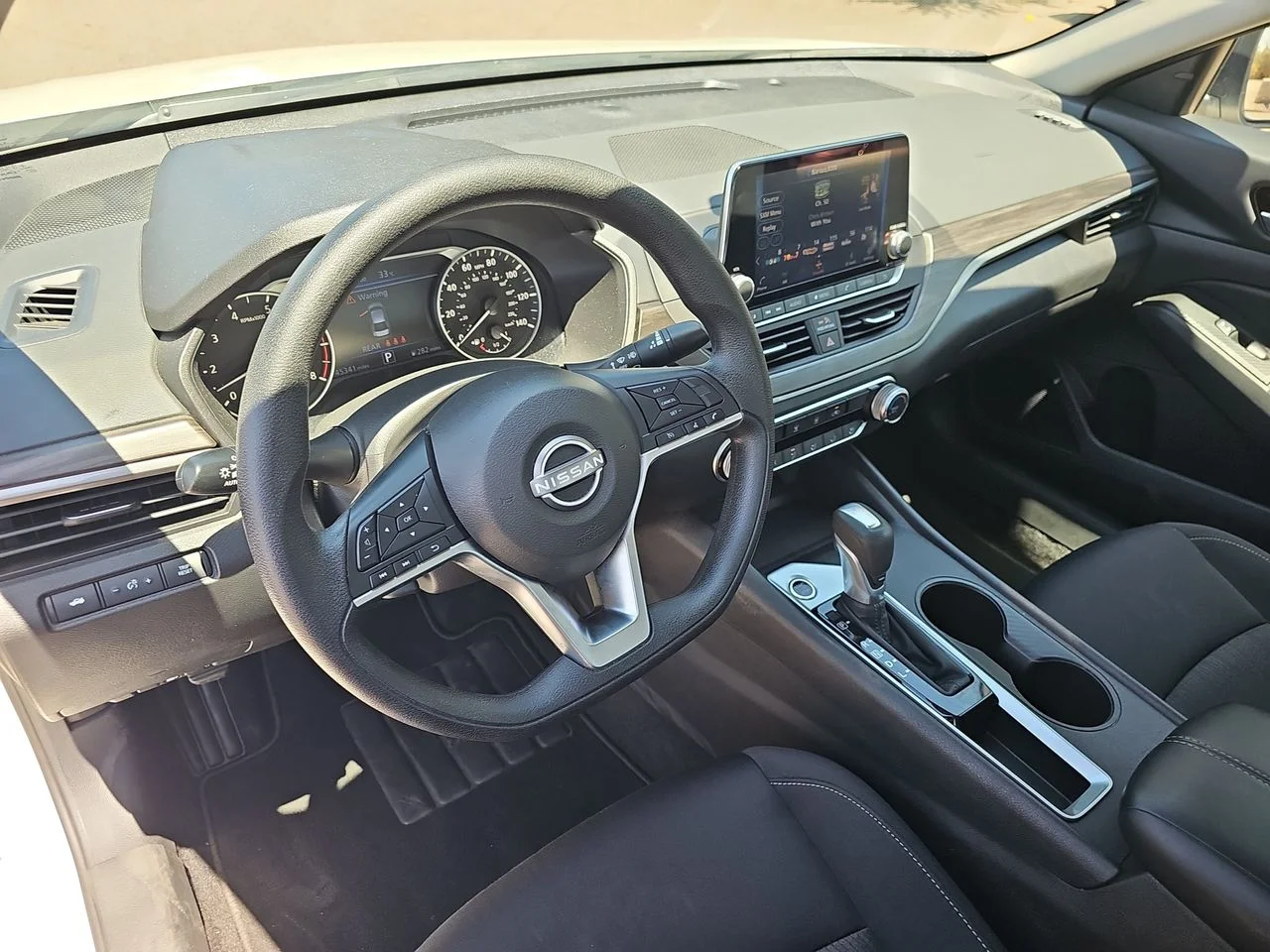 Used 2025 Pearl White Tricoat Nissan 2.5 SV image 14