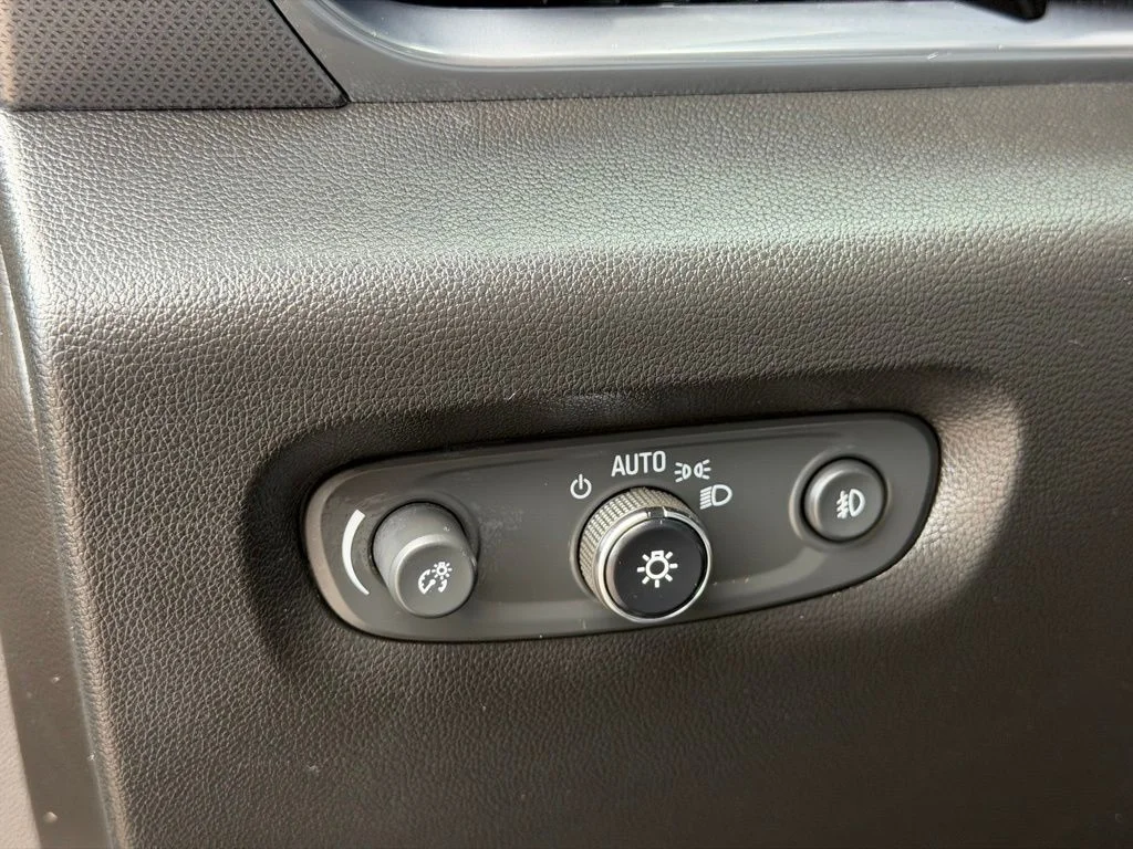 Used 2020 Black Chevrolet Premier image 24
