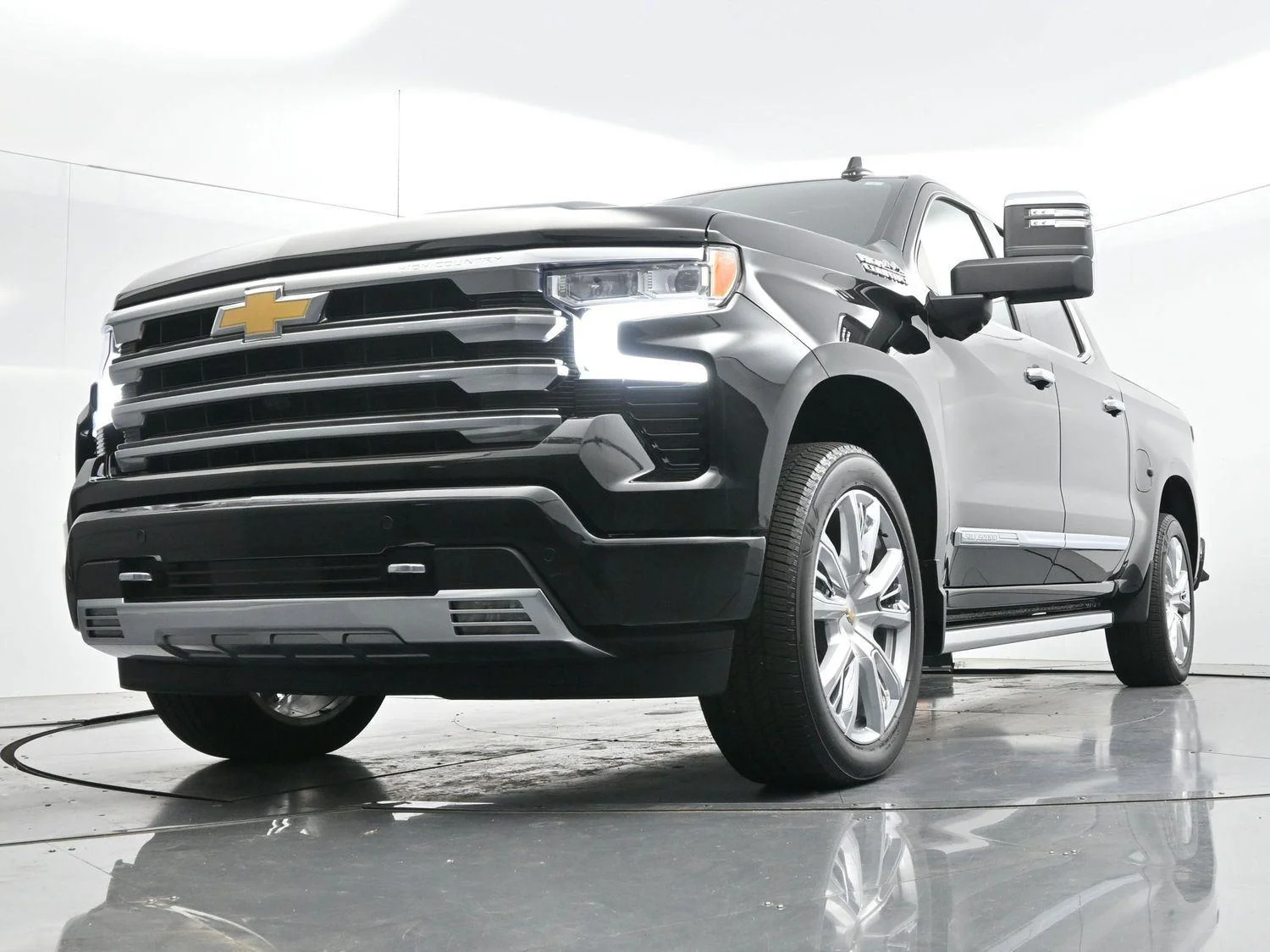 Used 2024 Black Chevrolet High Country image 46