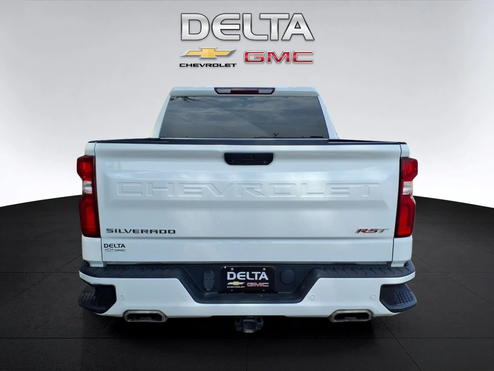 Used 2022 SUMMIT WHITE Chevrolet RST image 4