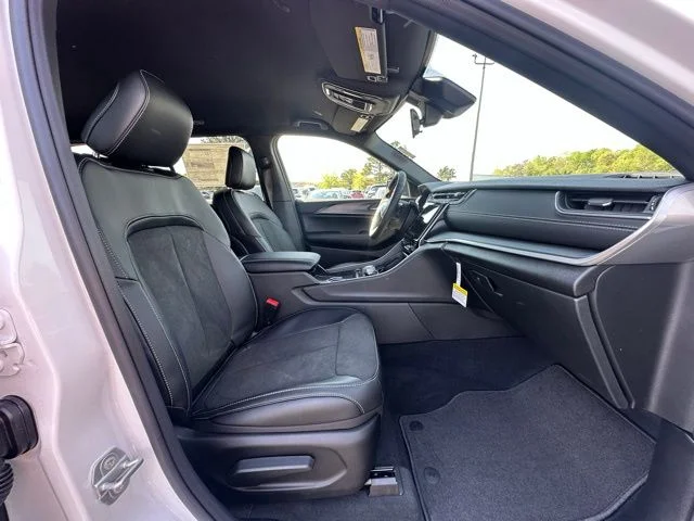 2025 Jeep Grand Cherokee Altitude - Photo 30