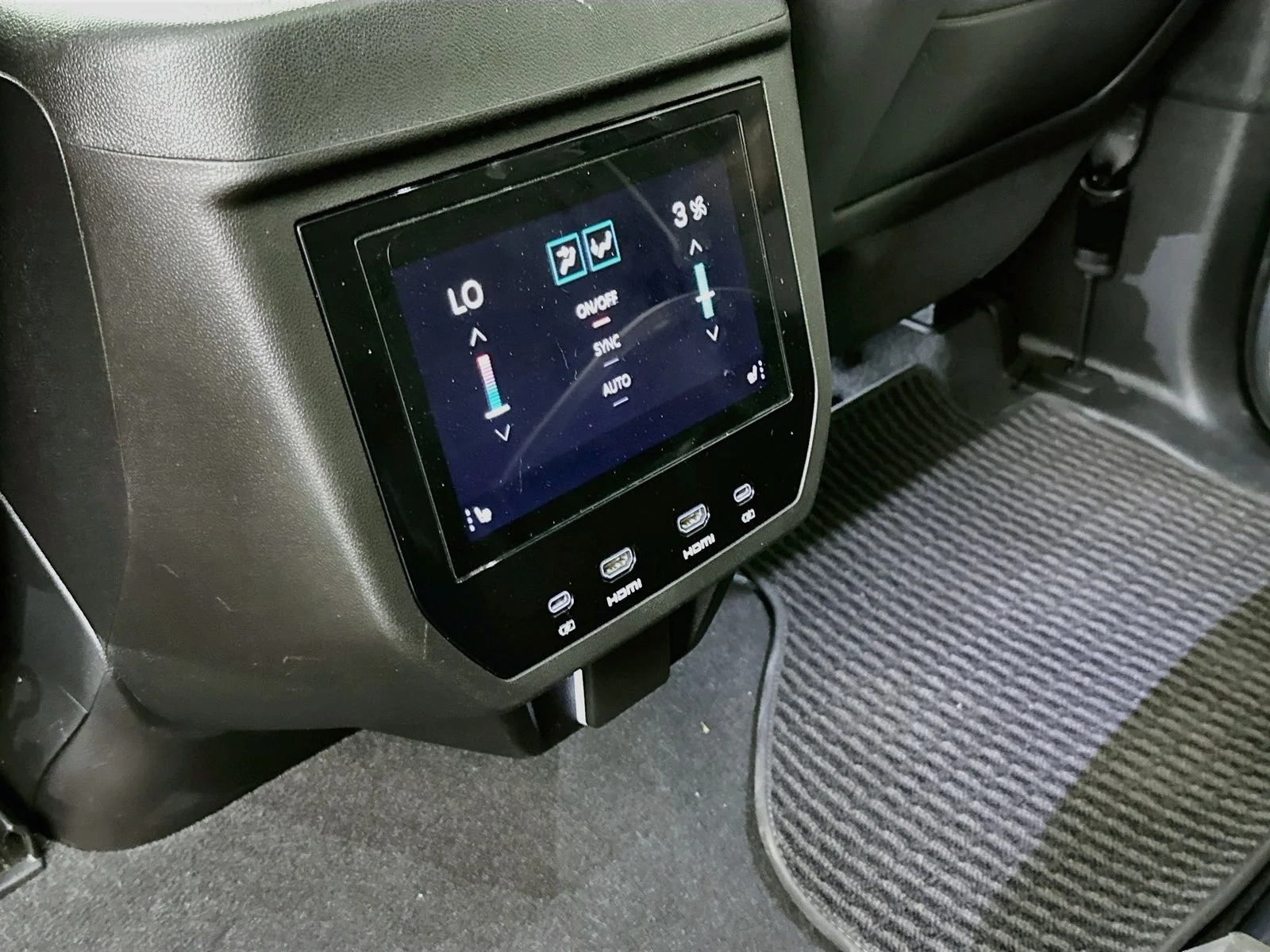 Used 2025 White GMC Denali Ultimate image 29