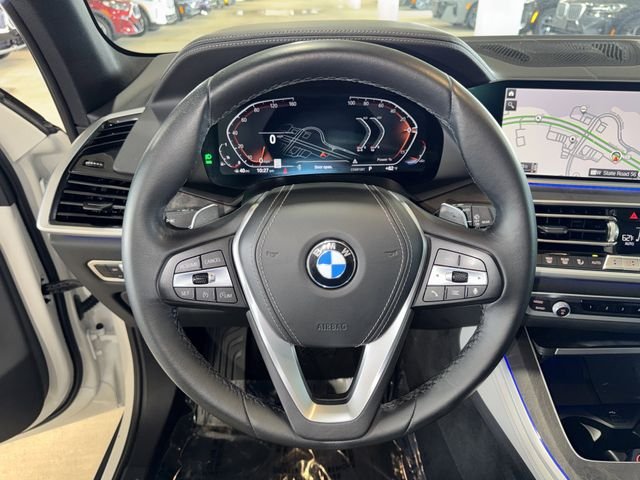 Used 2023 White Metallic BMW sDrive40i image 24