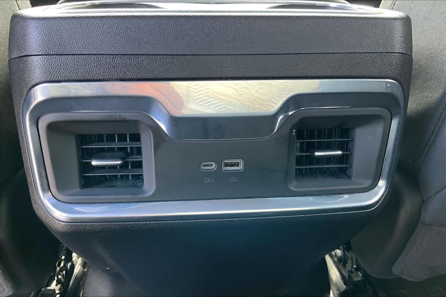 Used 2025 Downpour Metallic GMC Elevation image 31