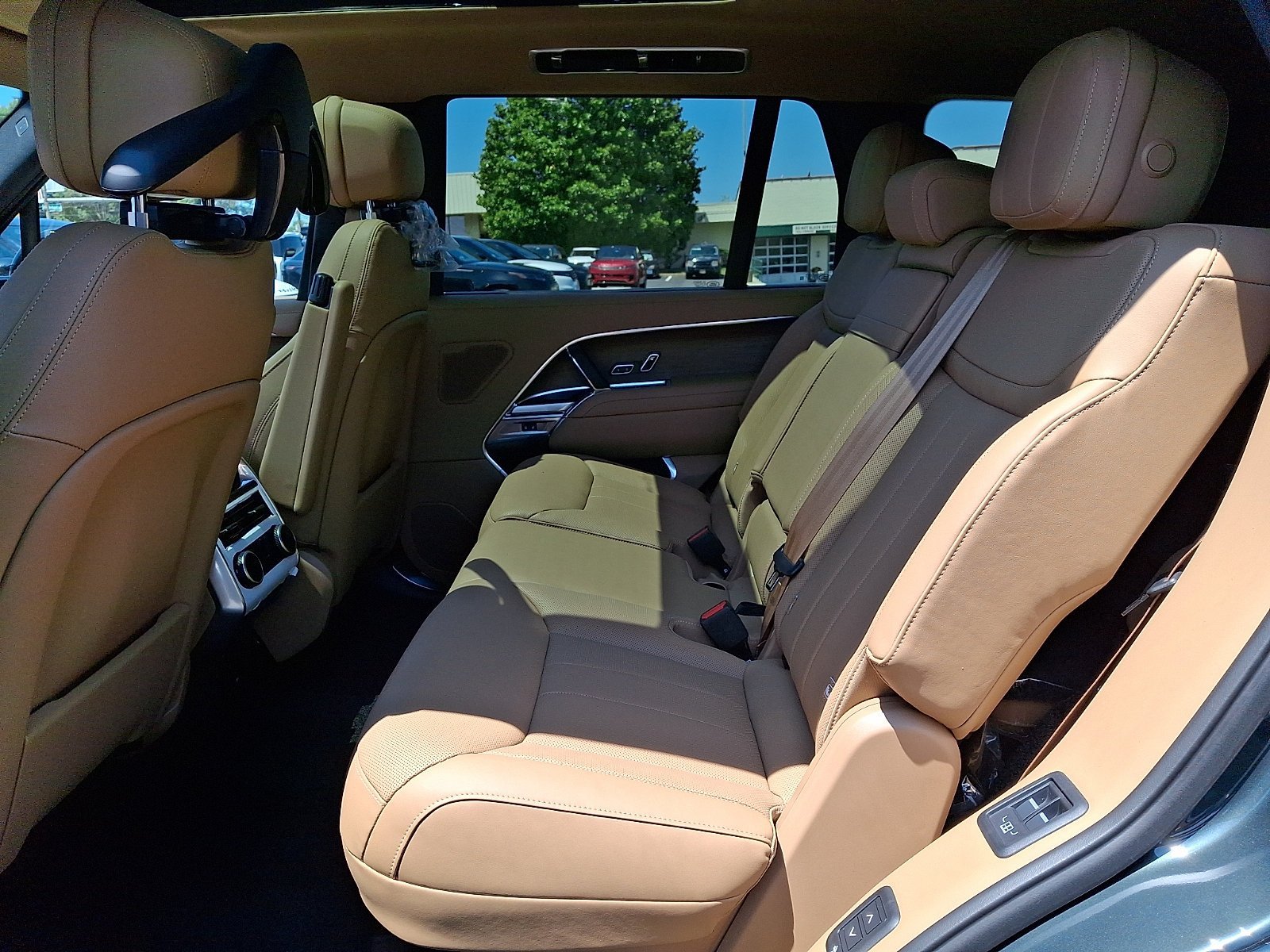 New 2026 Belgravia Green LAND ROVER SE LWB 7-Seats / V8 image 6