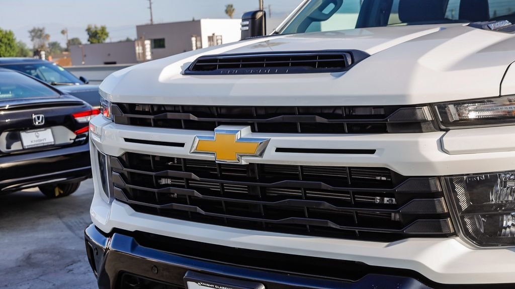 Used 2025 Summit White Chevrolet Custom image 6
