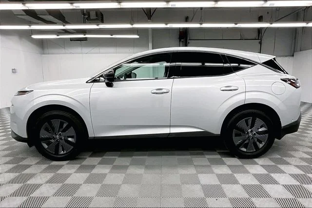 Used 2025 Brilliant Silver Metallic Nissan SL image 14