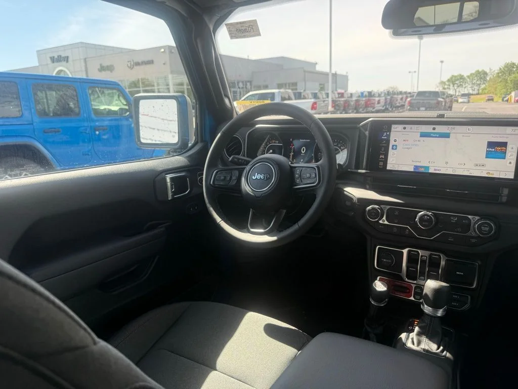 New 2026 Hydro Blue Pearl-Coat Exterior Paint Jeep Rubicon image 53