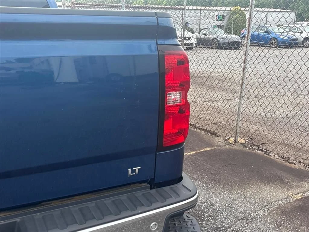 Used 2015 DEEP OCEAN BLUE METALLIC Chevrolet LT image 11