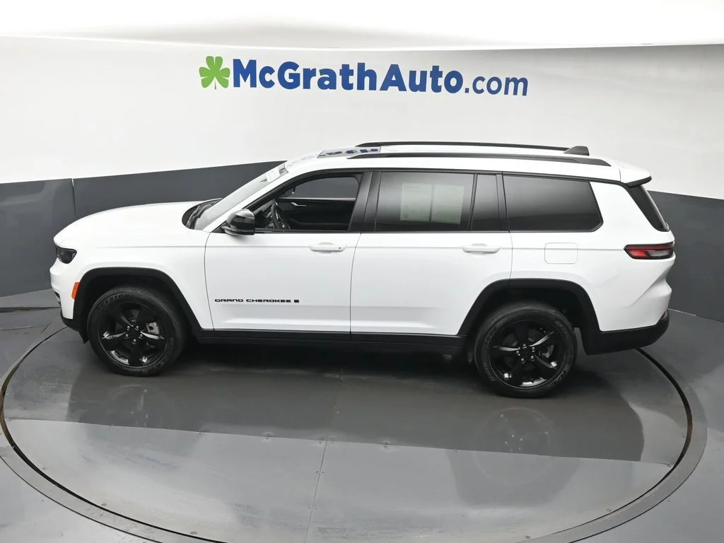 Used 2025 White Jeep Altitude X image 26