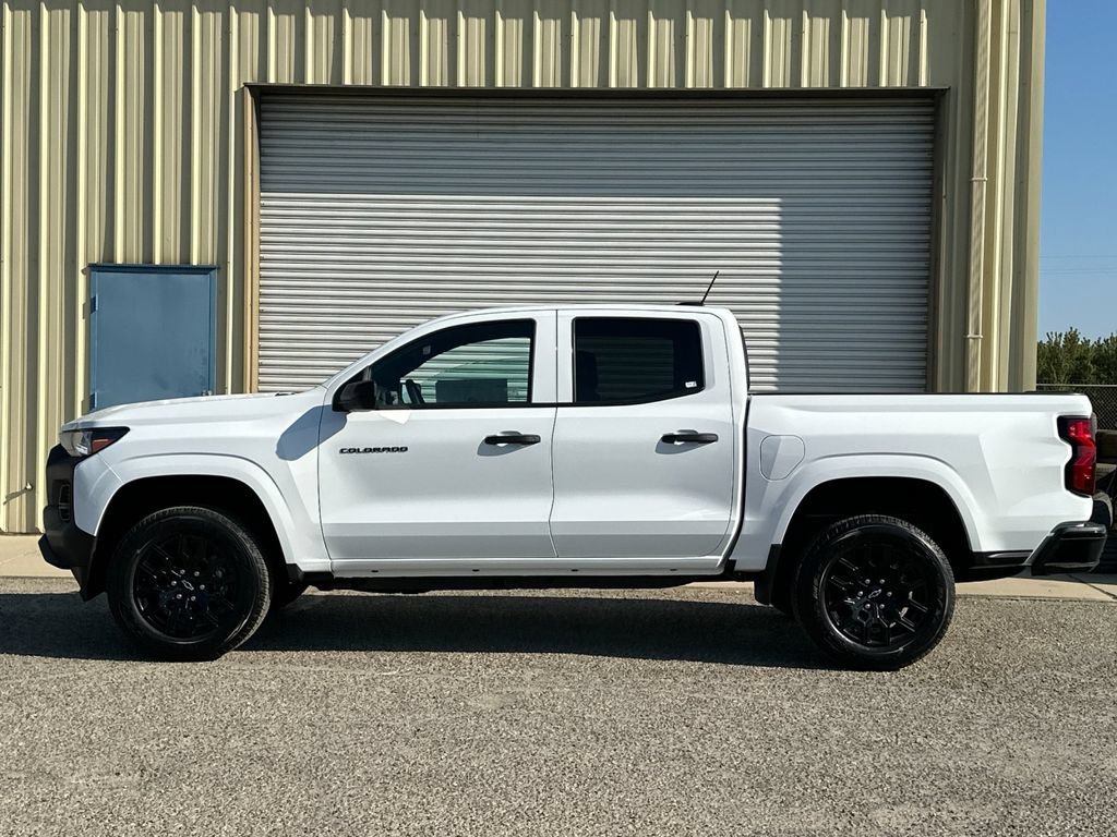New 2026 Summit White Chevrolet WT image 7