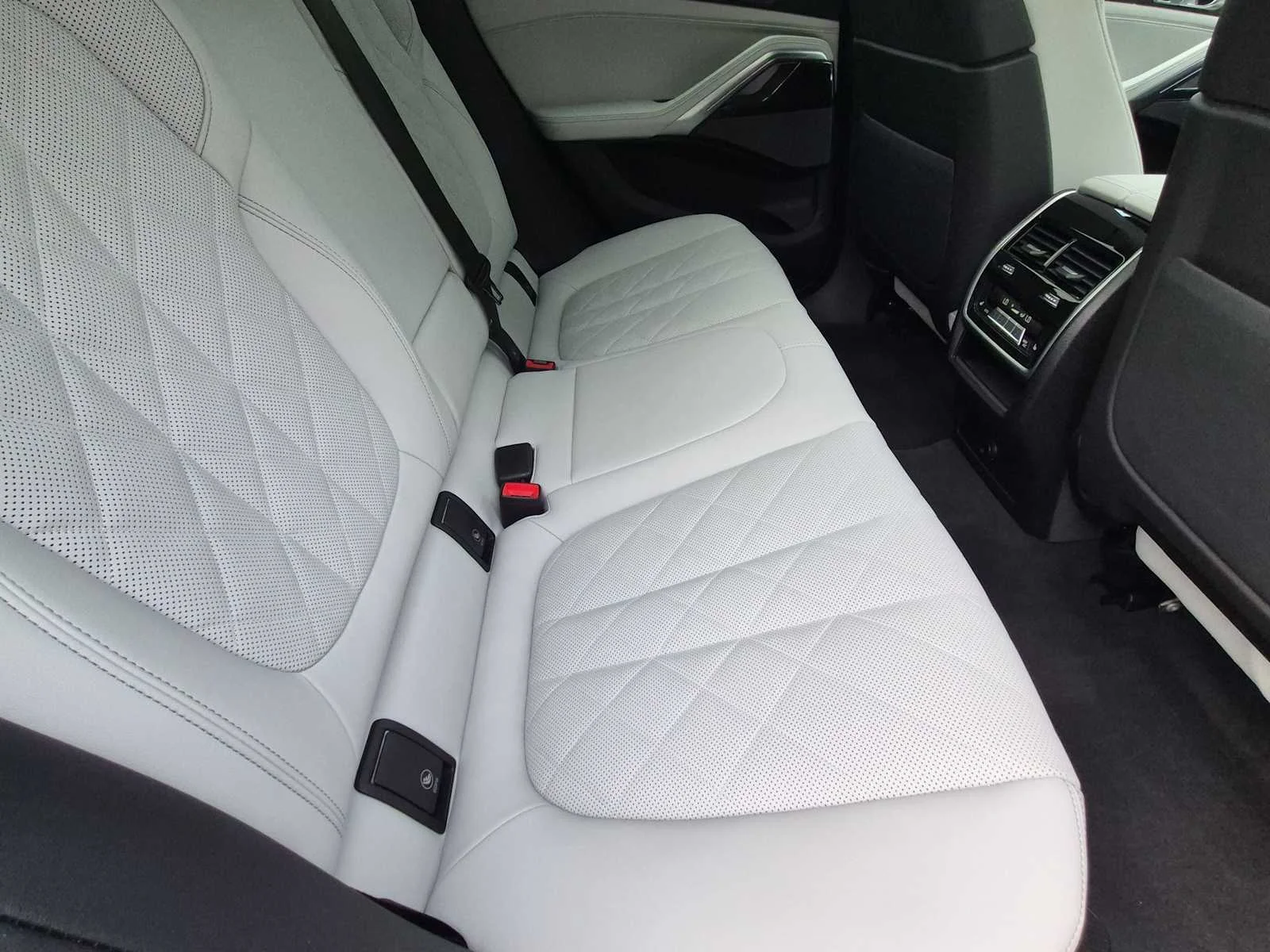 New 2026 Black Sapphire Metallic BMW xDrive40i image 20
