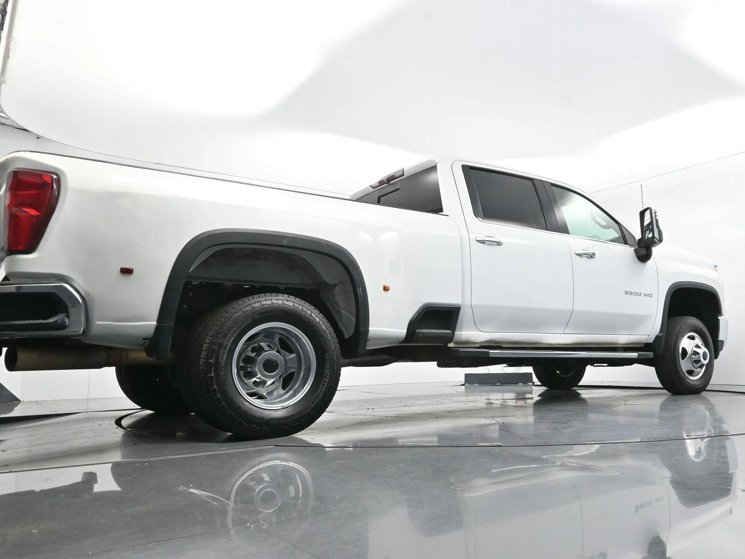 Used 2022 Summit White Chevrolet LTZ image 53