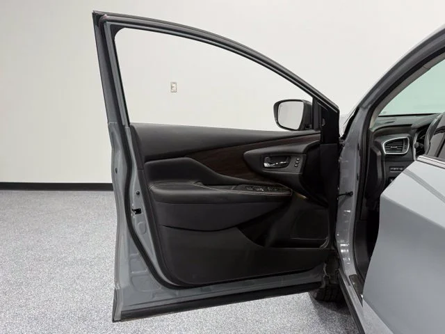 Used 2024 Gray Nissan Platinum image 9