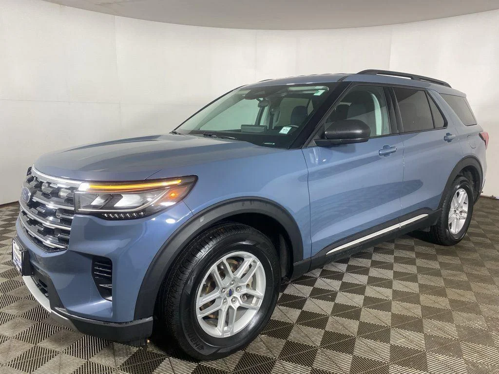 Used 2025 Vapor Blue Ford Active image 24