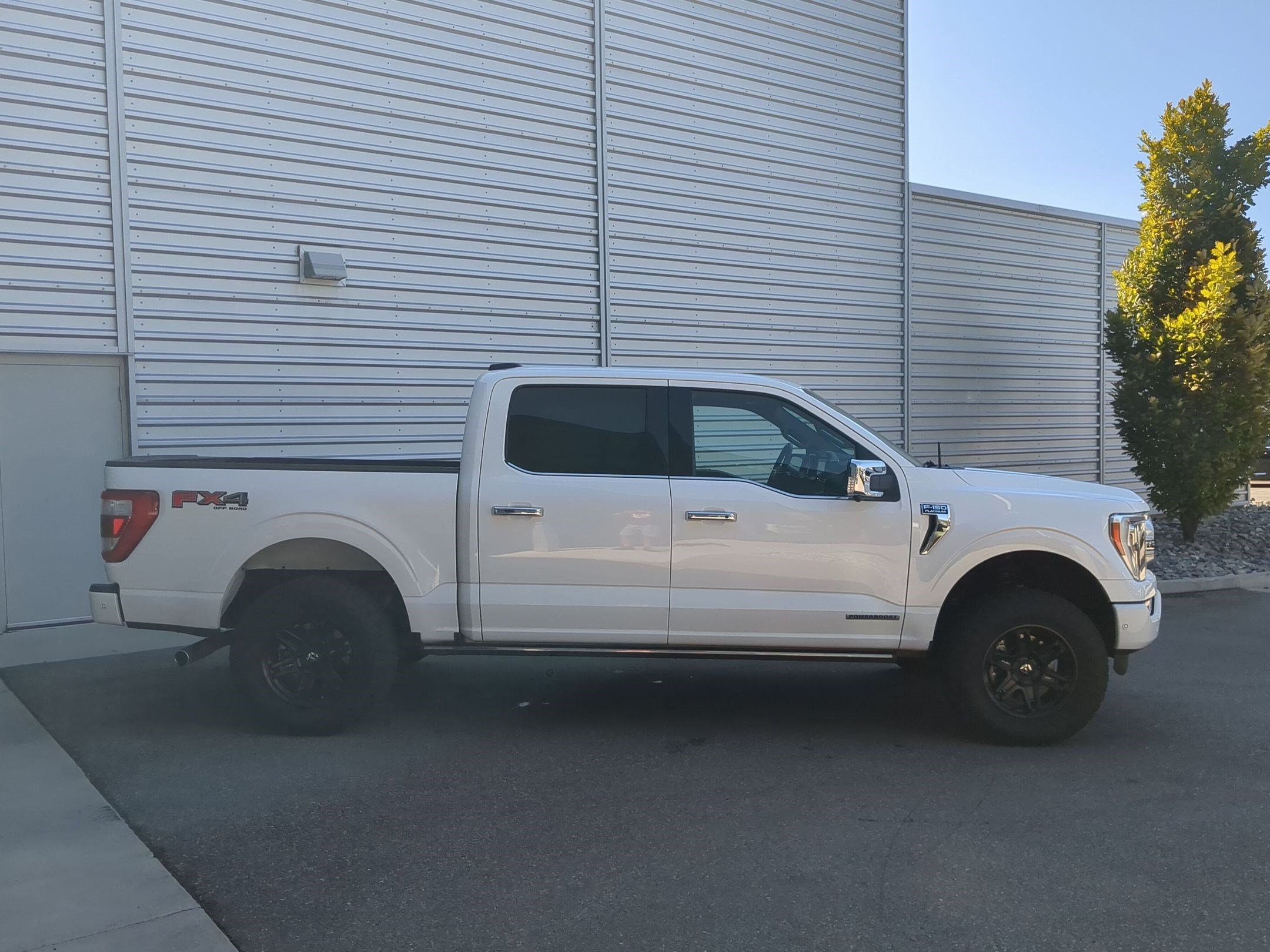 Used 2022 Star White Metallic Tri-Coat Ford Platinum image 4