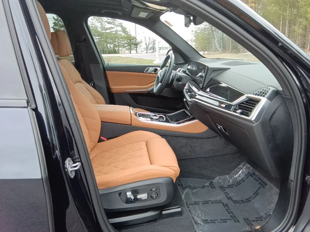 Used 2025 Carbon Black Metallic BMW M60i image 21