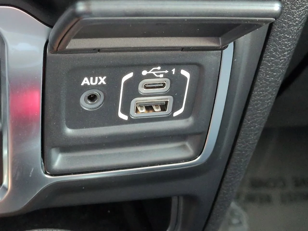 Certified Used 2025 Anvil Clear Coat Jeep Sport image 19