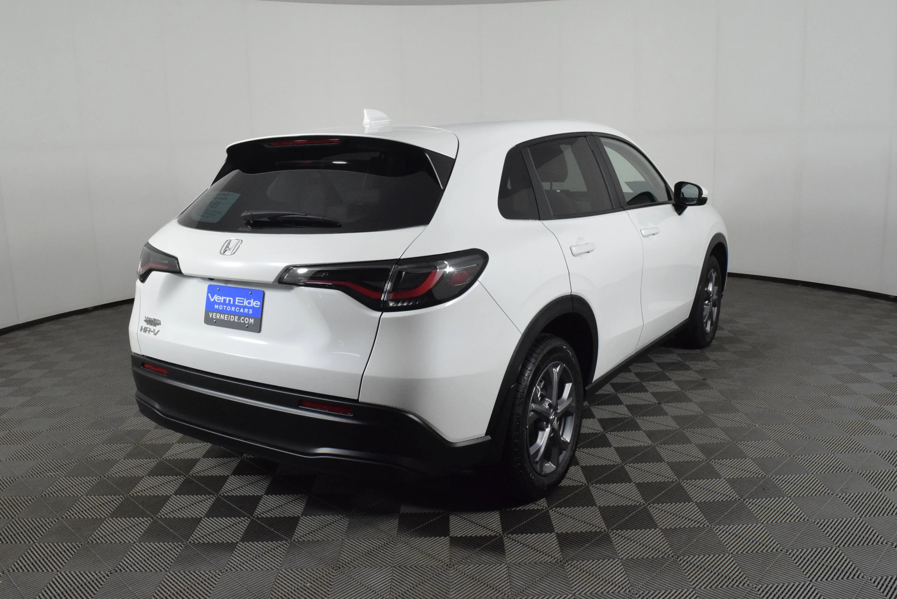 New 2027 Platinum White Pearl Honda LX image 6