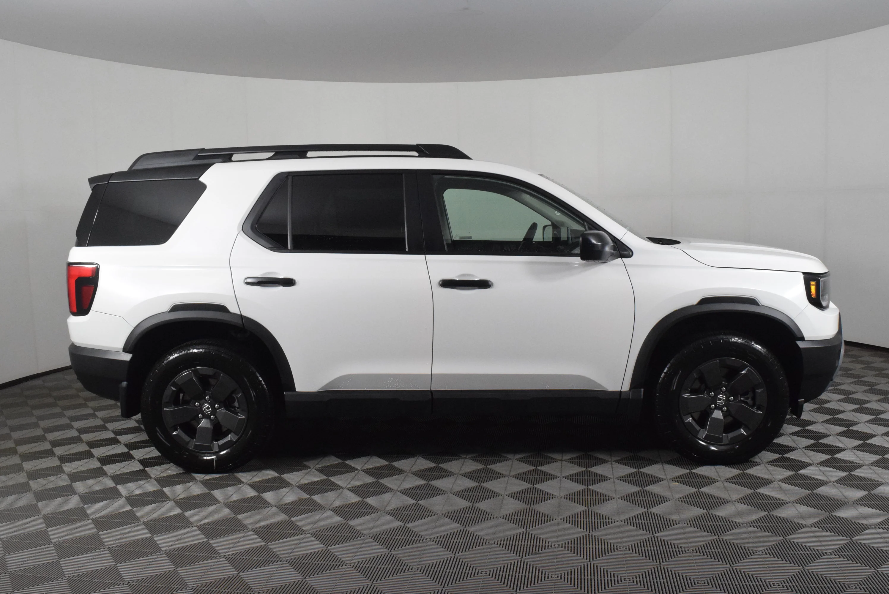 New 2026 Platinum White Pearl Honda RTL image 5