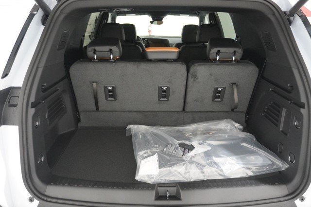 2027 Chevrolet Traverse Z71 - Photo 8