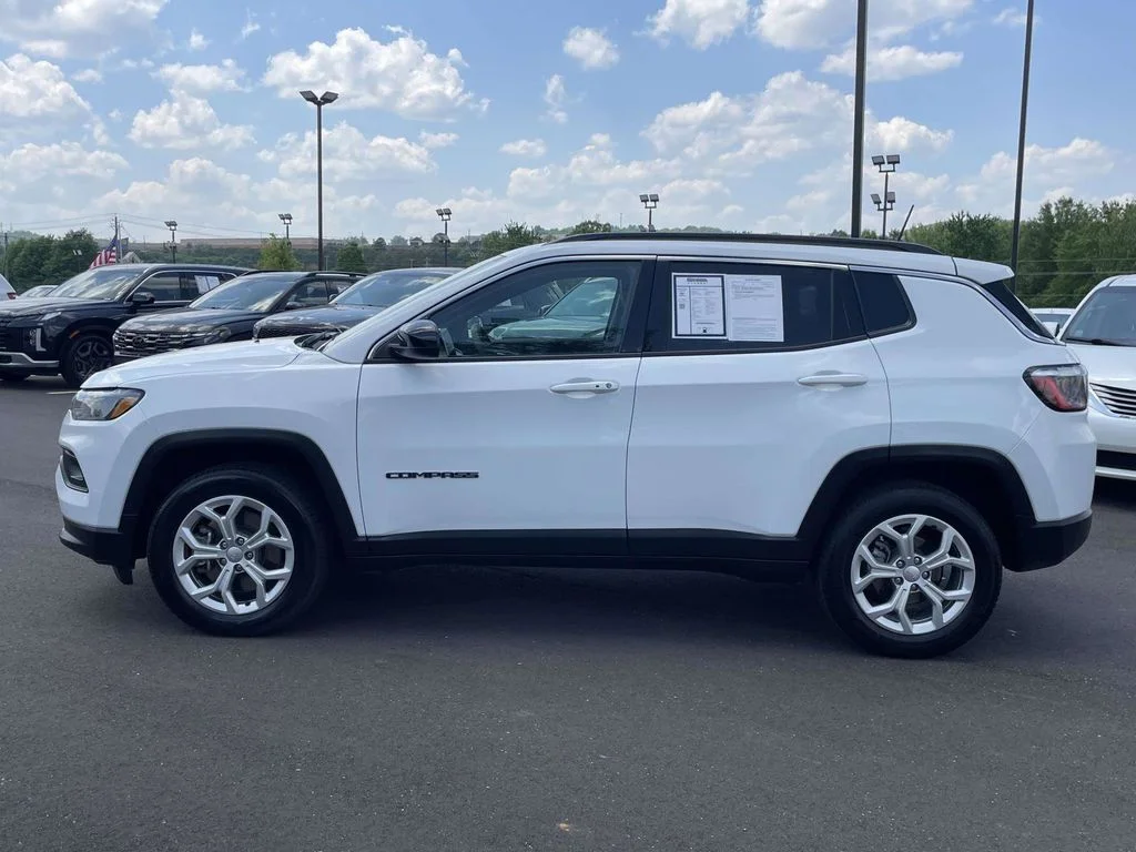 Used 2024 White Jeep Latitude image 3