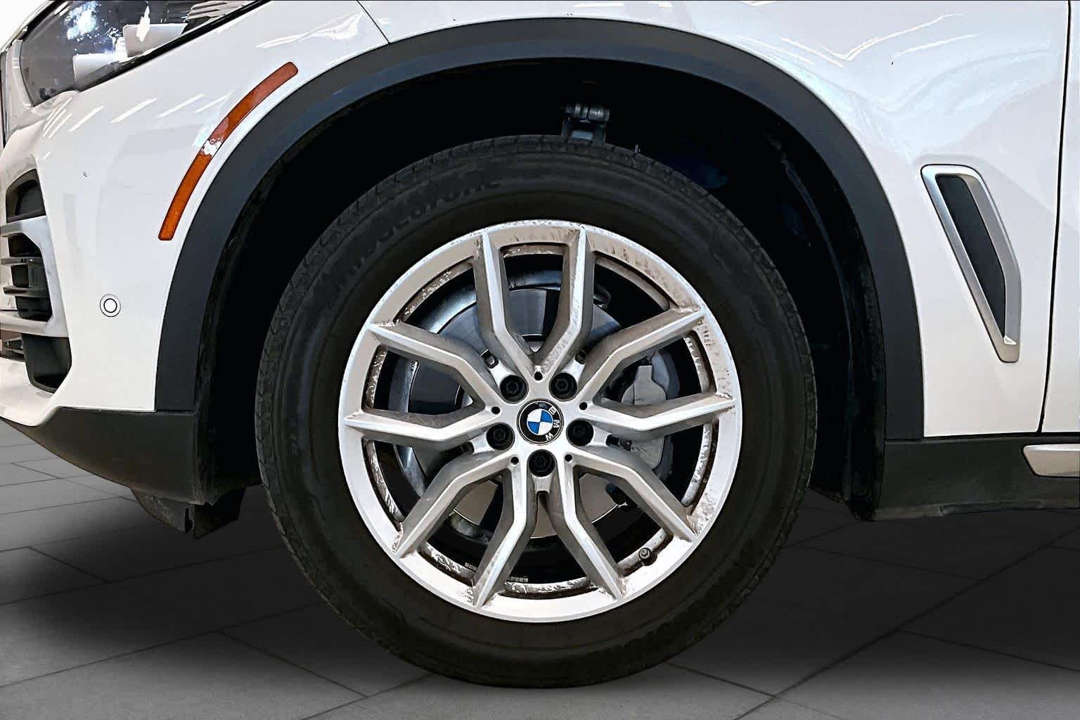 Used 2023 Alpine White BMW xDrive40i image 10