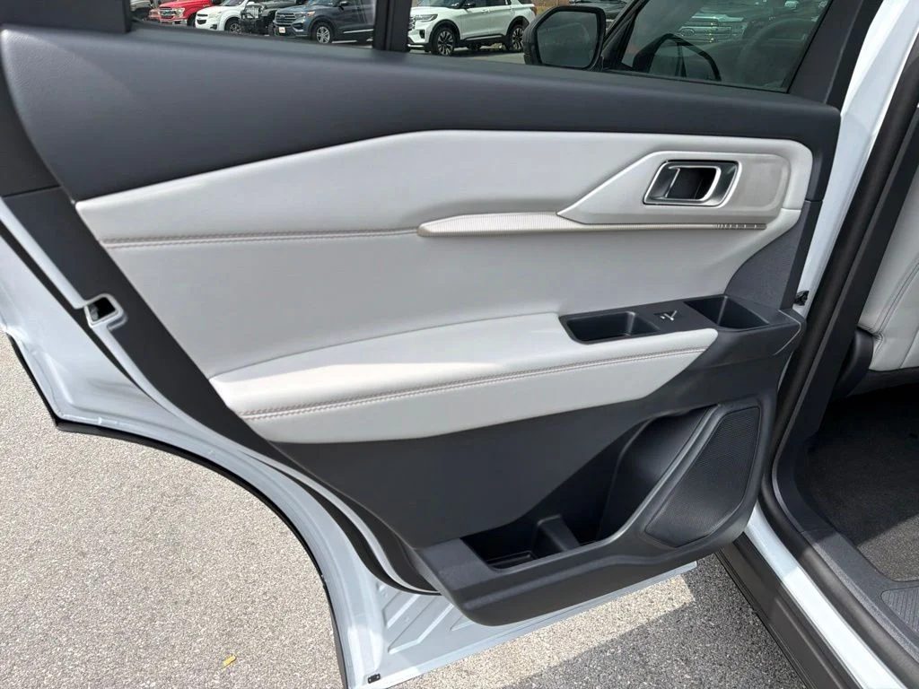 New 2026 Space White Metallic Ford Active image 25