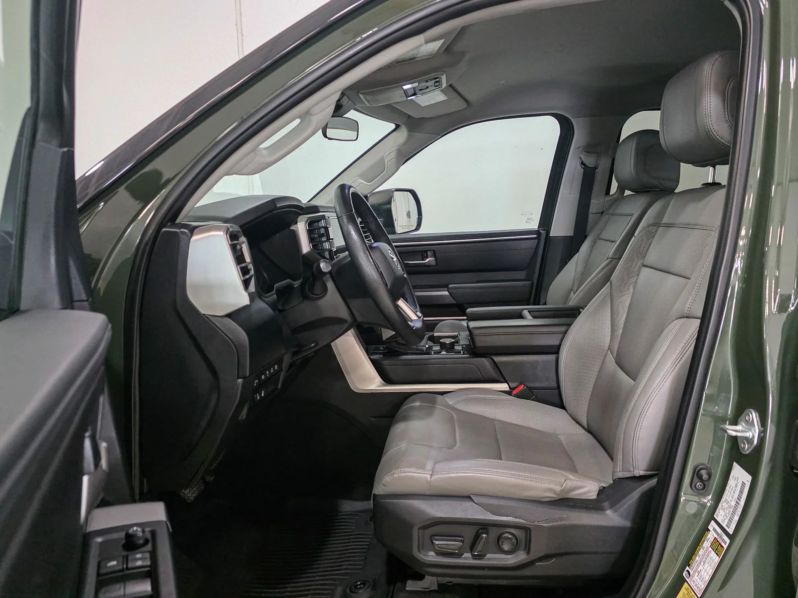 Used 2023 Green Toyota SR5 image 18