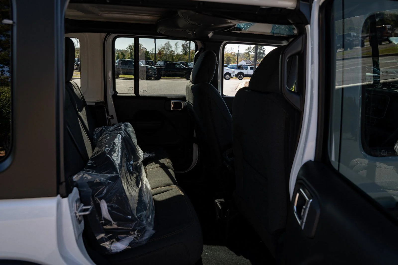 New 2026 Bright White Clear-Coat Exterior Paint Jeep Sport S image 20