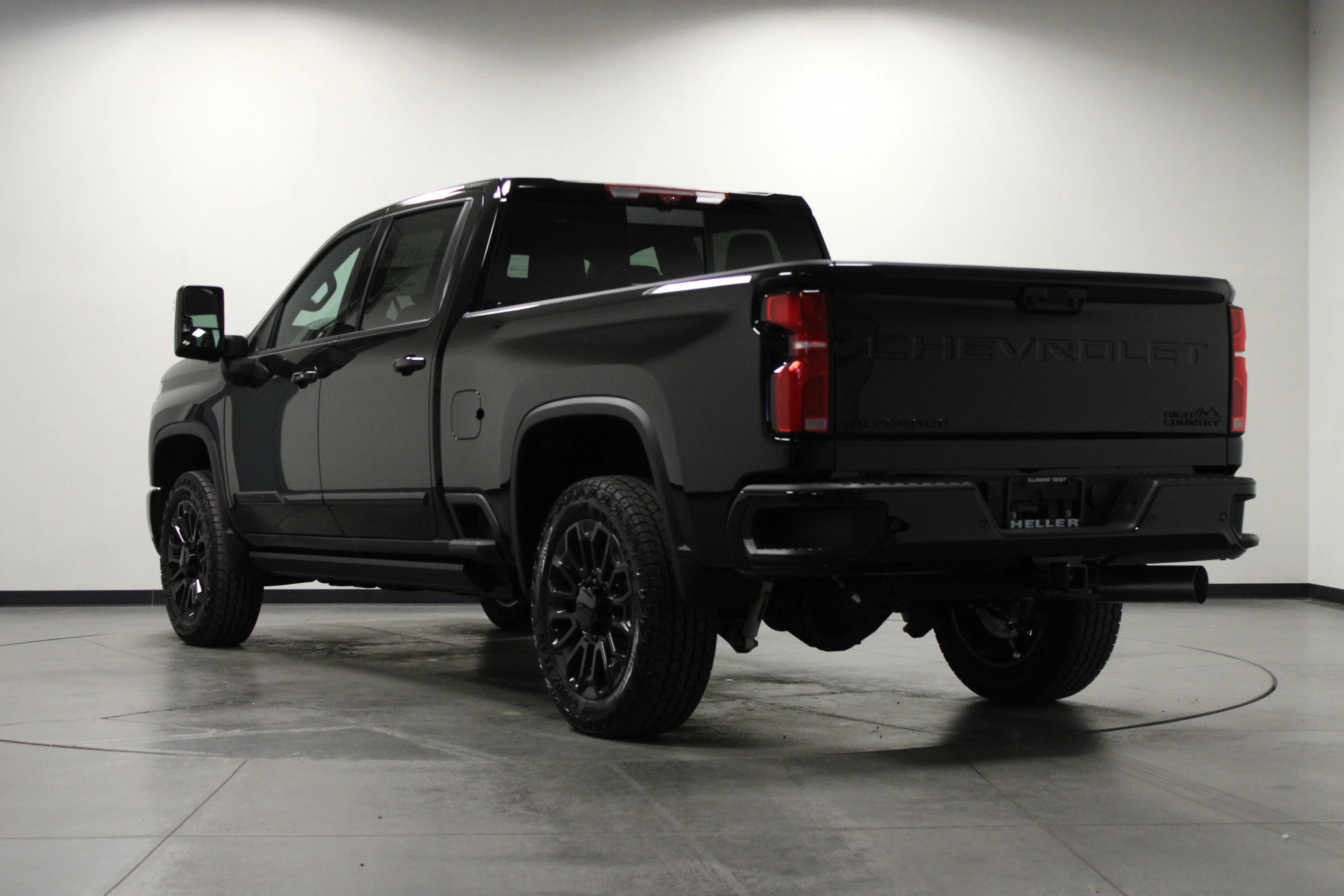 New 2026 Black Chevrolet High Country image 6