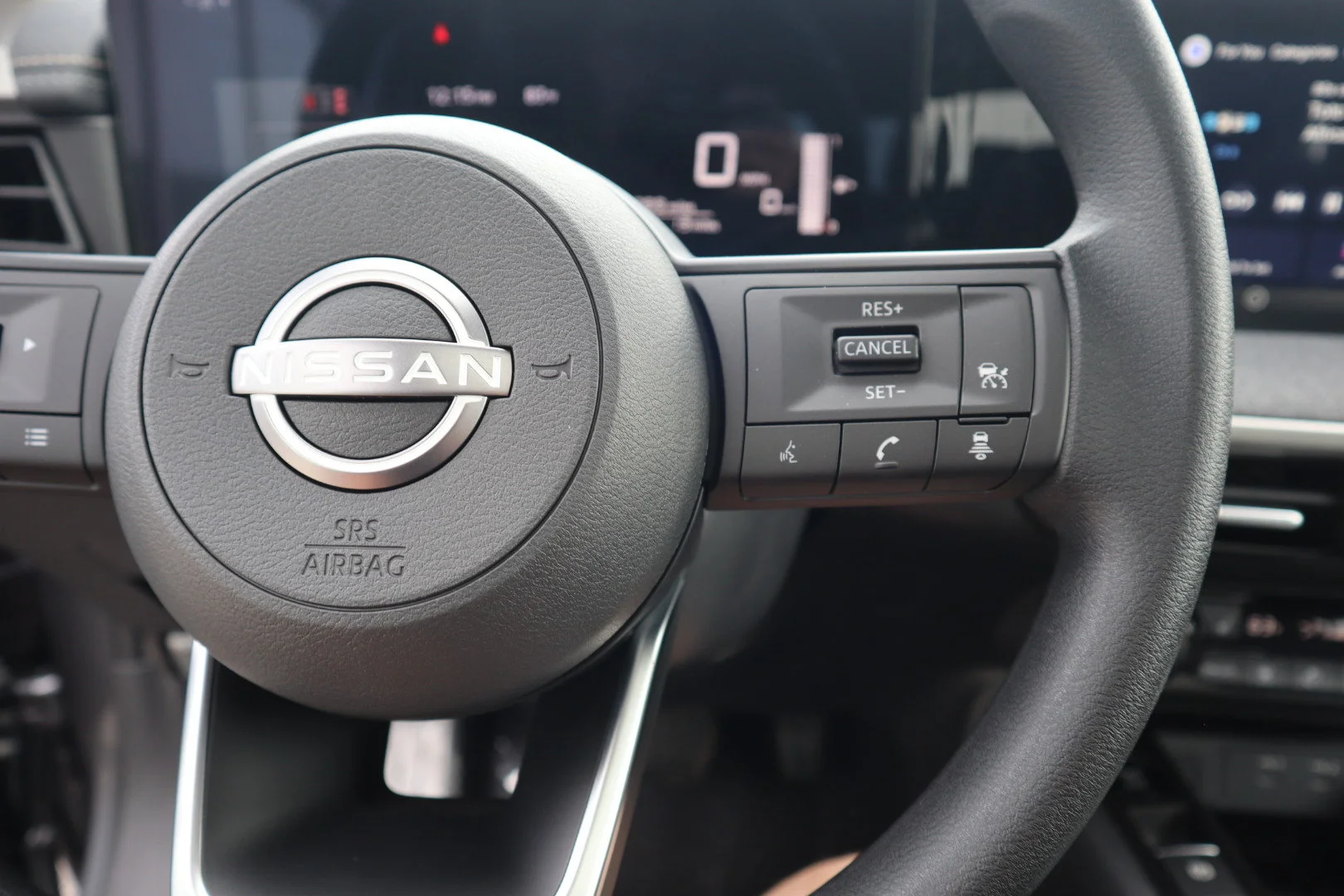 New 2026 Aspen White Tricoat/Super Black Nissan SV image 22