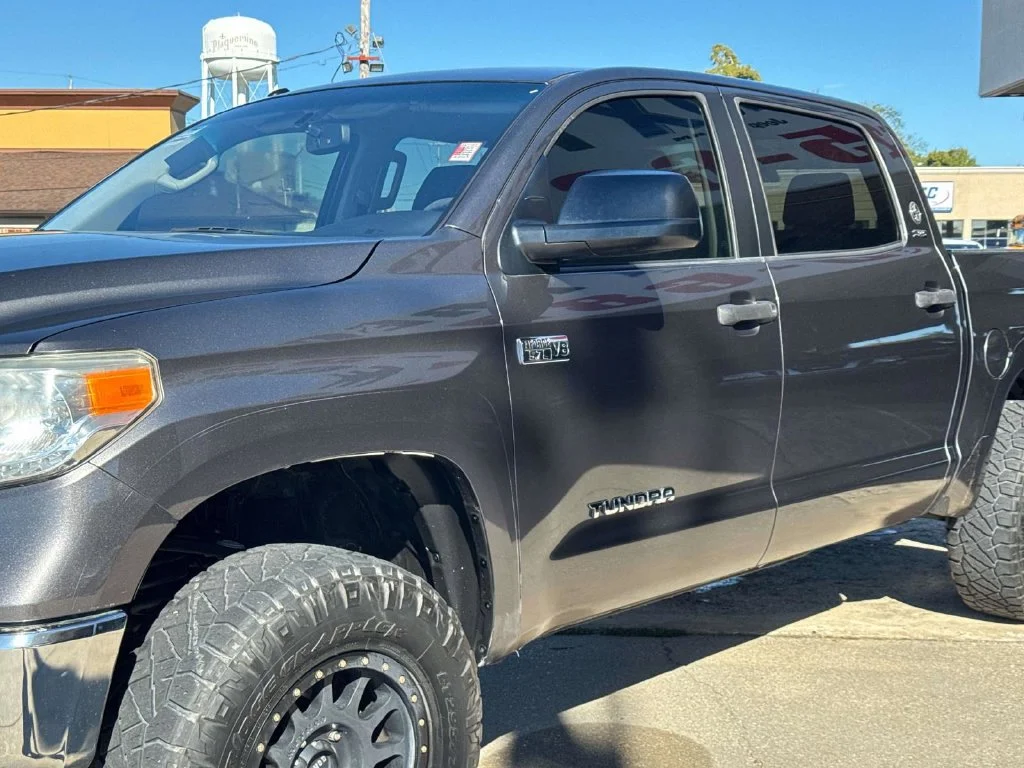 Used 2015 Gray Toyota SR5 image 8