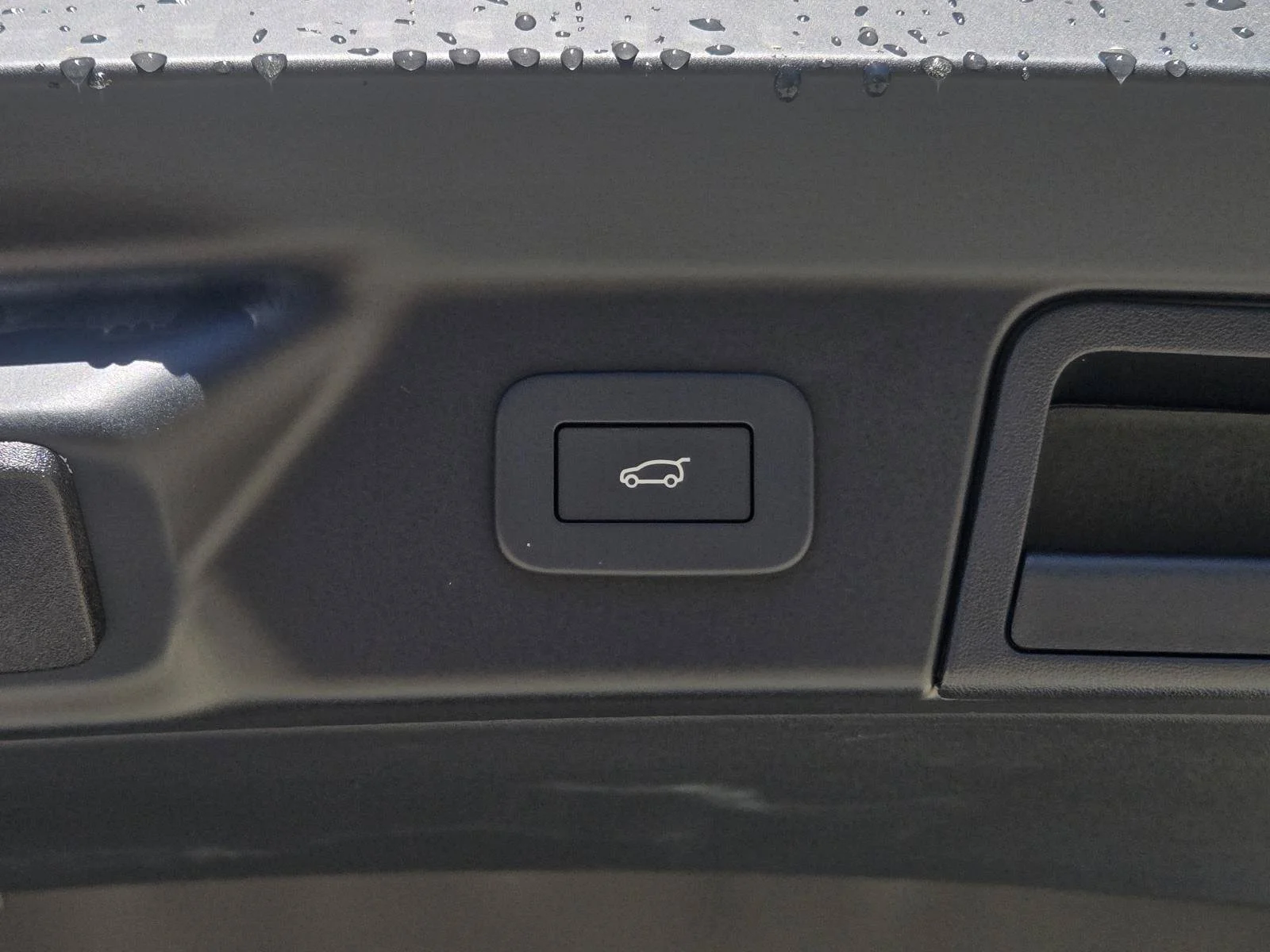 Certified Used 2025 Fuji White Land Rover Dynamic SE image 11