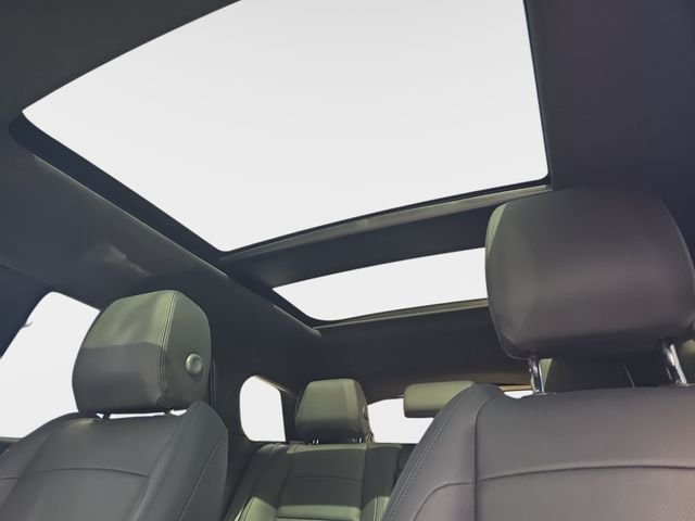 Certified Used 2025 White Land Rover S image 33
