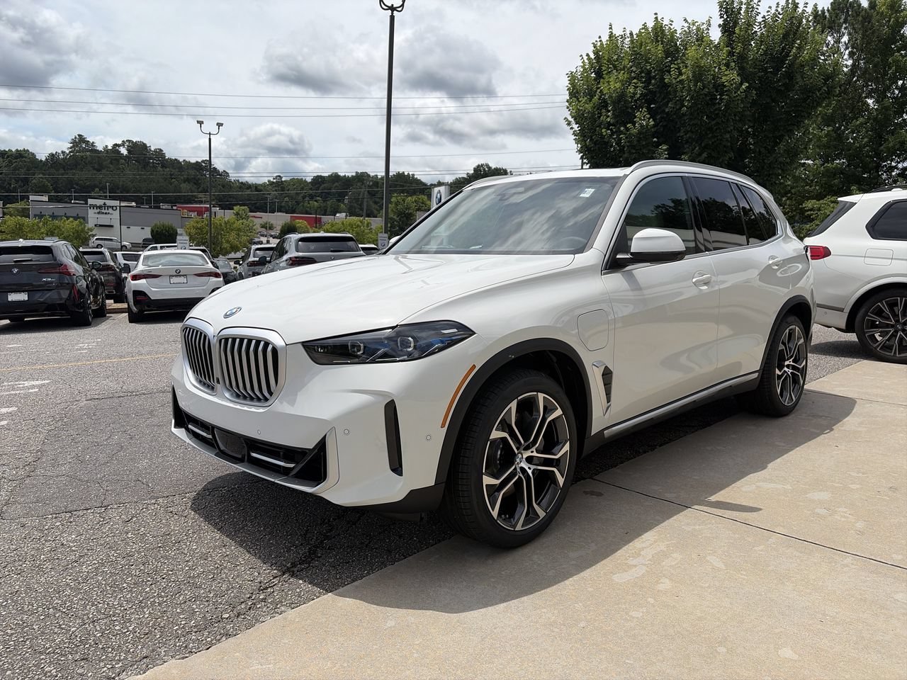 New 2026 Alpine White BMW xDrive50e image 4