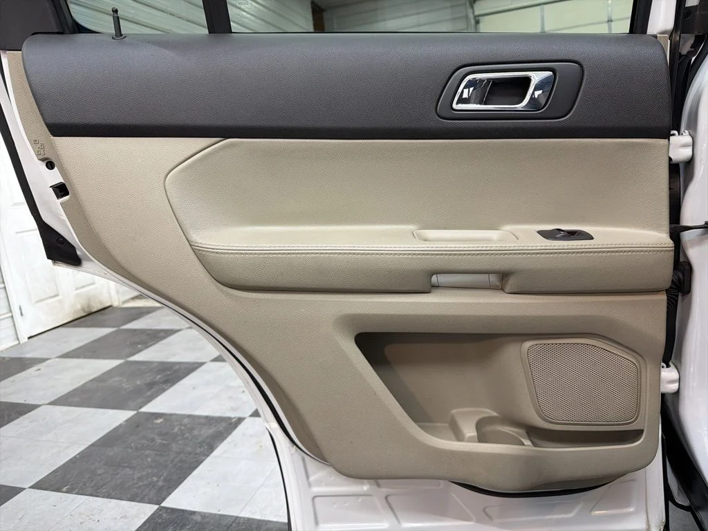 Used 2014 White Ford Base image 21