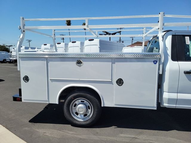 2025 Ford F-350 Super Duty Chassis Cab XL - Photo 18