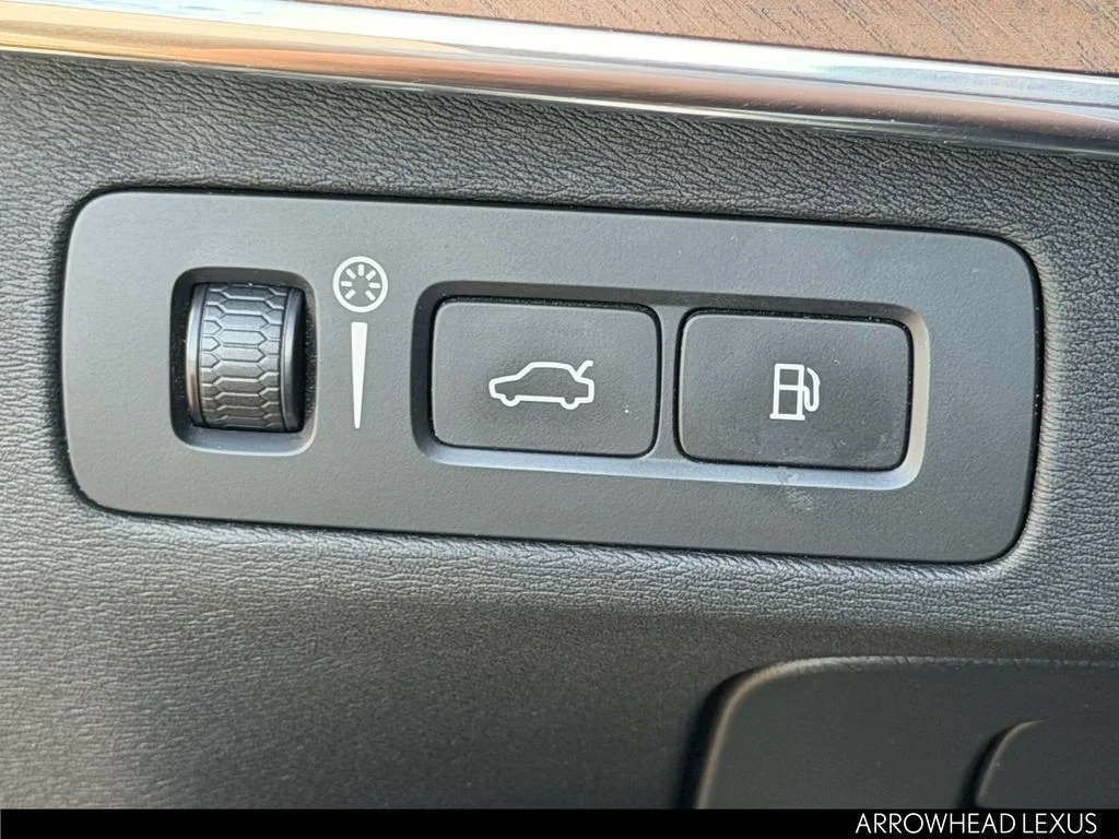Used 2018 Gray Volvo T8 Inscription image 19