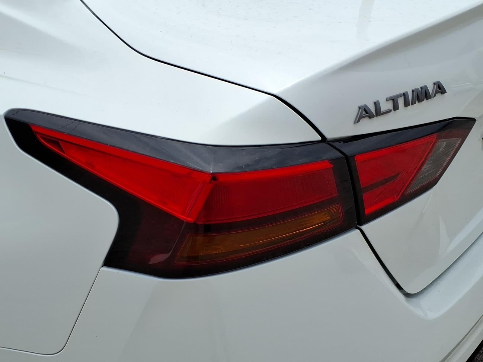 2023 Nissan Altima 2.5 SR White at G Motors