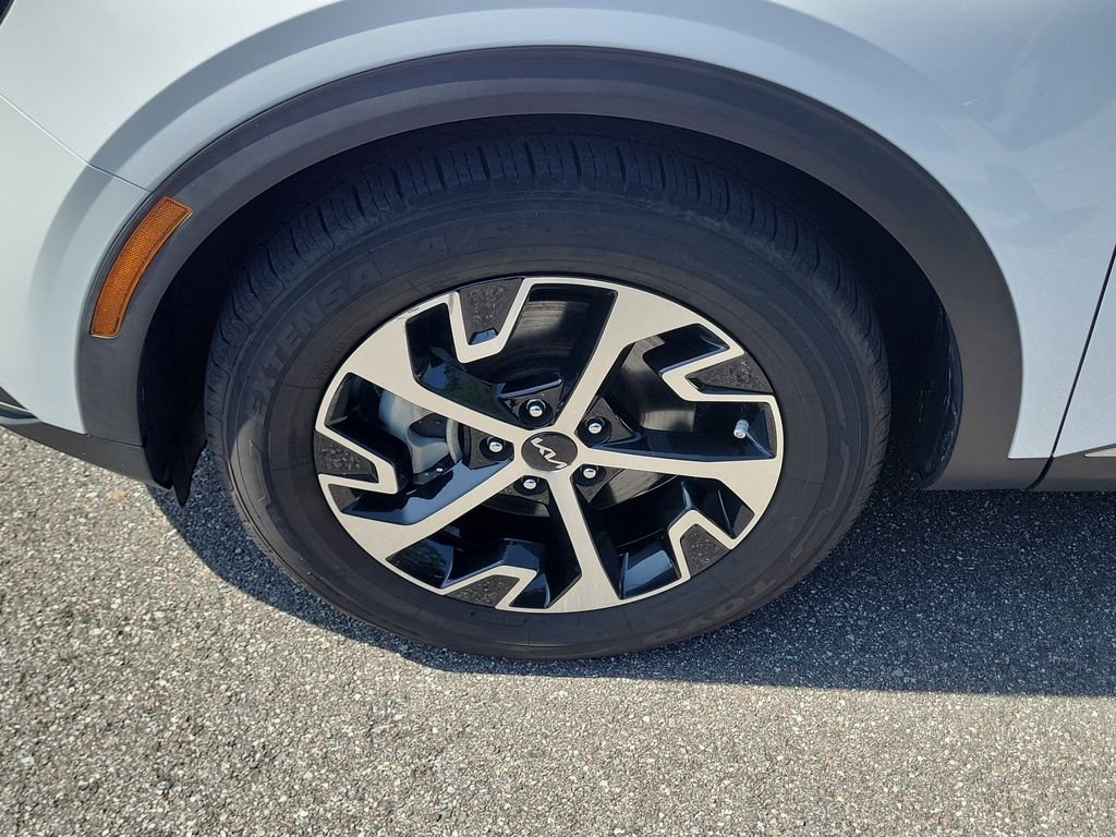 Used 2023 White Kia EX image 38