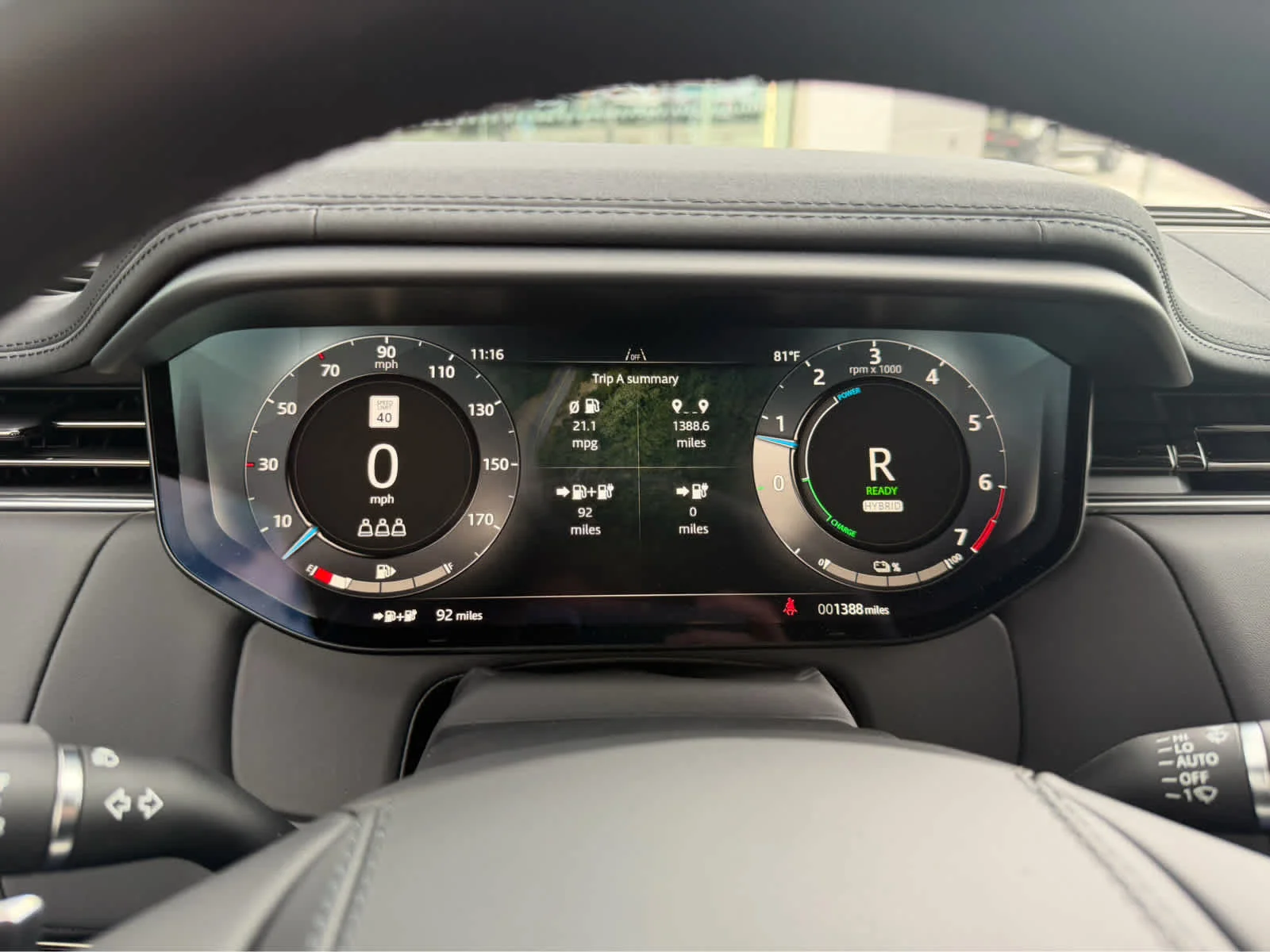 Used 2025 Santorini Black Metallic Land Rover Dynamic SE image 17