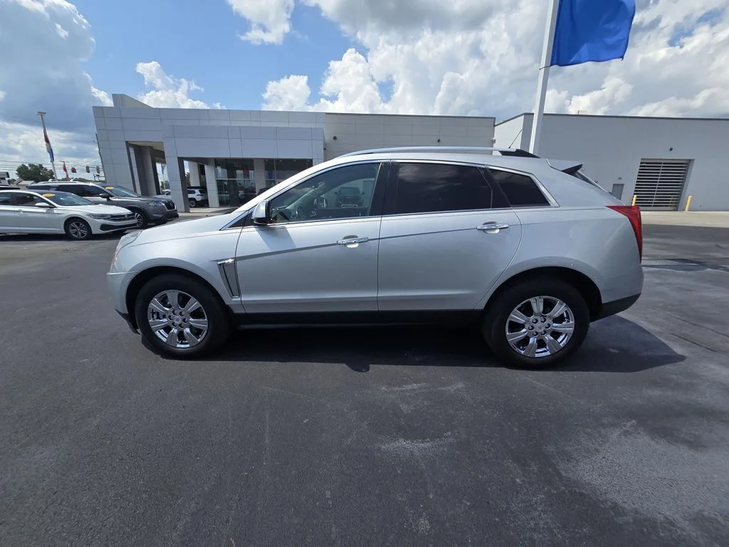 Used 2014 RADIANT SILVER METALLIC Cadillac Luxury Collection image 4